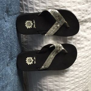 Black glittery flip flops